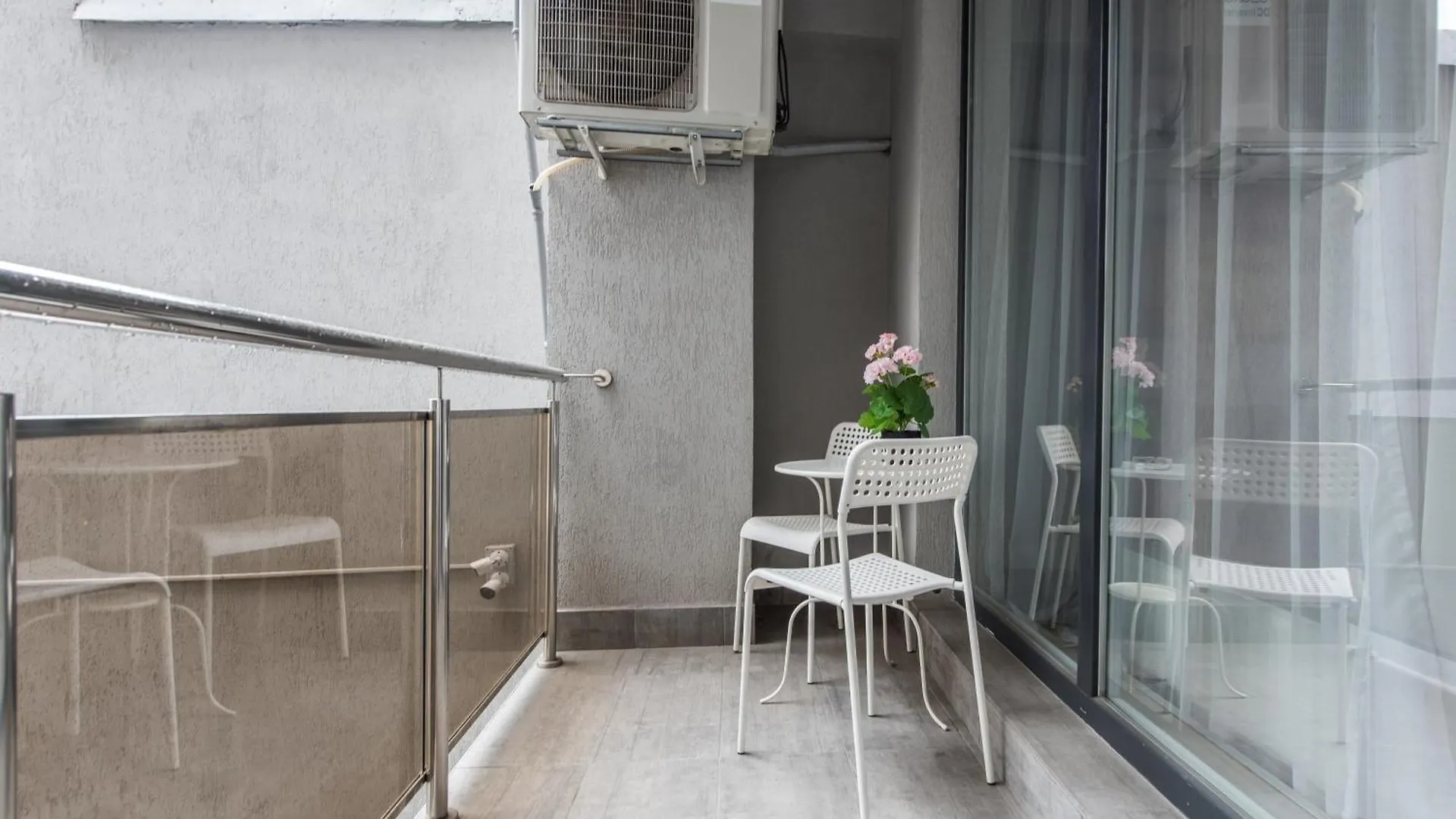 Bucharest Central Apartments - Shabbat Friendly 0*,