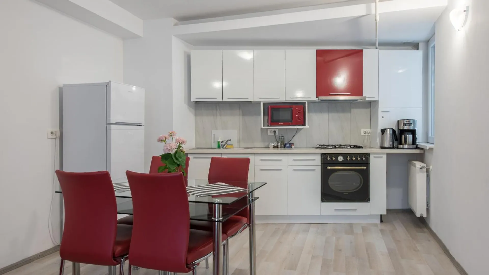 Bucharest Central Apartments - Shabbat Friendly