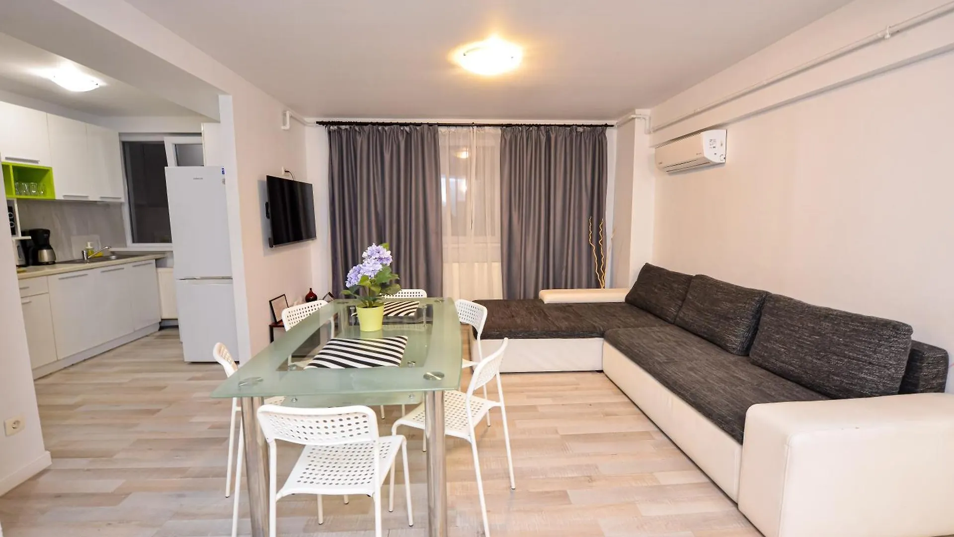 Bucharest Central Apartments - Shabbat Friendly 0*,  Roménia